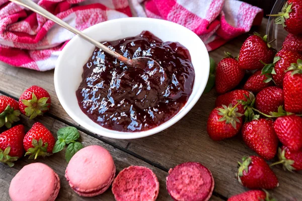 Confiture de fraises savoureuse à l'arc — Photo