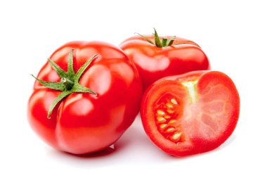 Beyaz arkaplanda taze domatesler