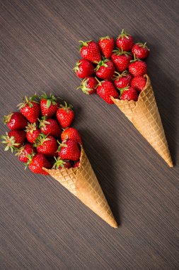 Gözleme koni taze çilek