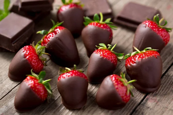 Chocolate and strawberries — Stock Photo, Image