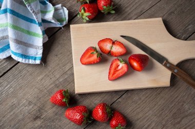 Taze doğal doğranmış çilek