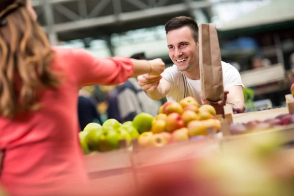 Customer pay salesman — Stock Photo, Image