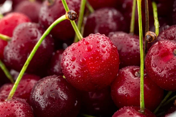 Cereza roja jugosa de cerca —  Fotos de Stock