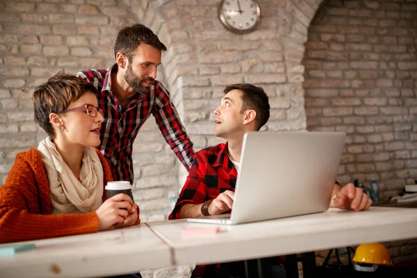 Graphic designers meeting -team working — Stock Photo, Image