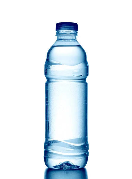 Bottiglia di acqua dolce isolata — Foto Stock