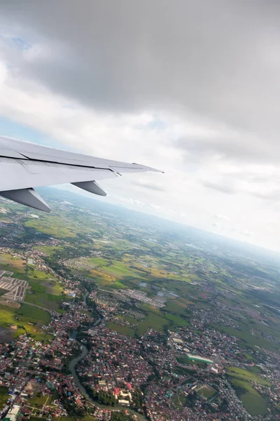 Blick durch das Flugzeugfenster — Stockfoto