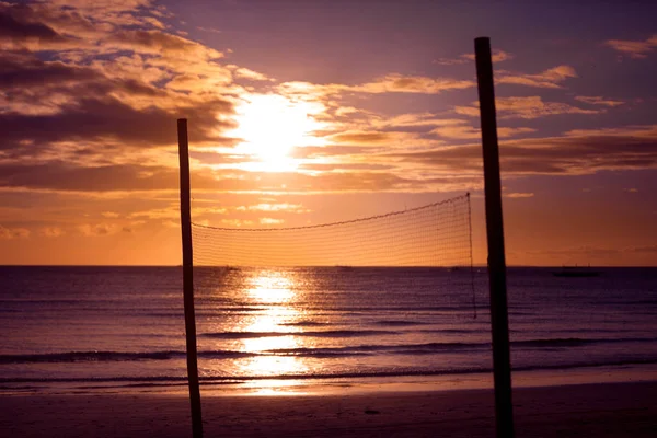 Волейбольная сетка Sunset Beach — стоковое фото