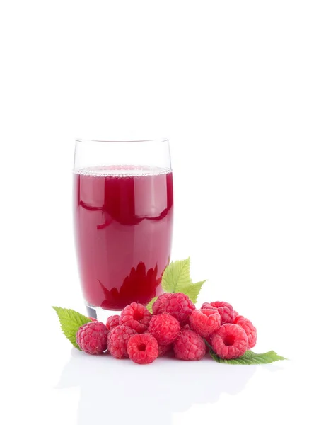 孤立的新鲜浆果新鲜树莓汁 — 图库照片