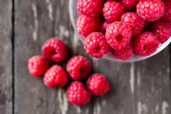 Bol à la framboise rouge, framboise fraîchement cueillie — Photo