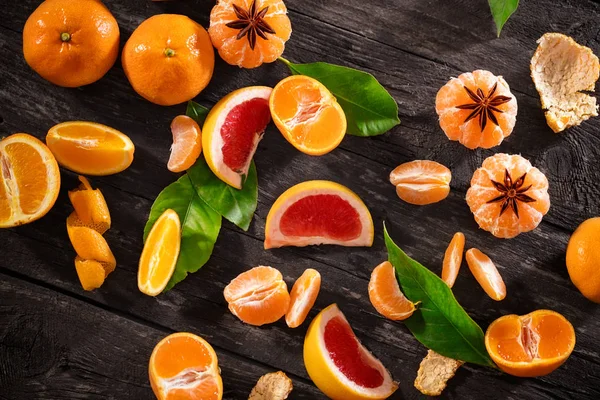 Mandarins with anise star close up on wooden background — Stock Photo, Image