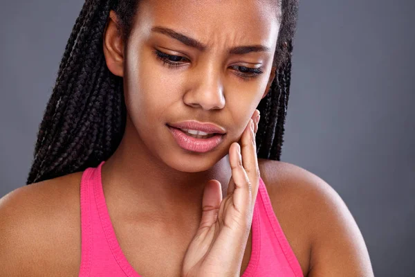 Donna africana ha mal di denti — Foto Stock