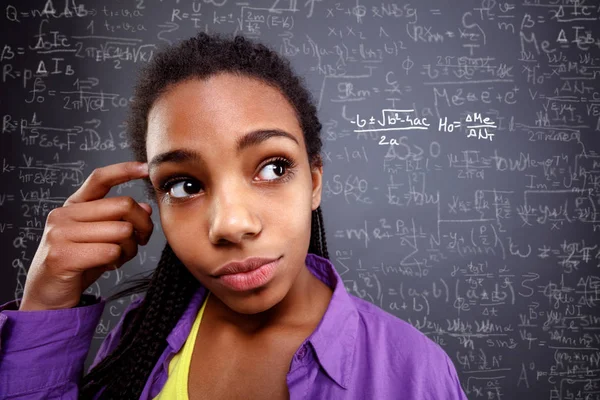 Meisje genius in onderwijs-terug naar school — Stockfoto