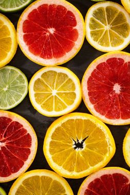 Narenciye meyve arka plan ile bir grup ekili ve hasat