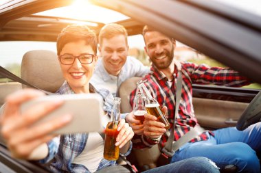 yaz tatili, tatil, seyahat etmek yol yolculuk ve insanlar konsepti