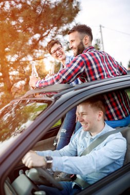 yolculuğa çıkıyor arkadaşlar