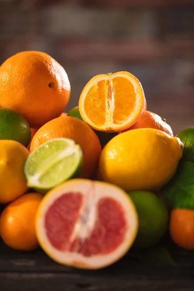 Vegetarian food. Fresh fruit. Mixed fruit. Fruit background — Stock Photo, Image