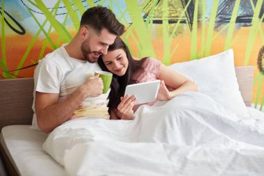 Sabah yatakta birlikte