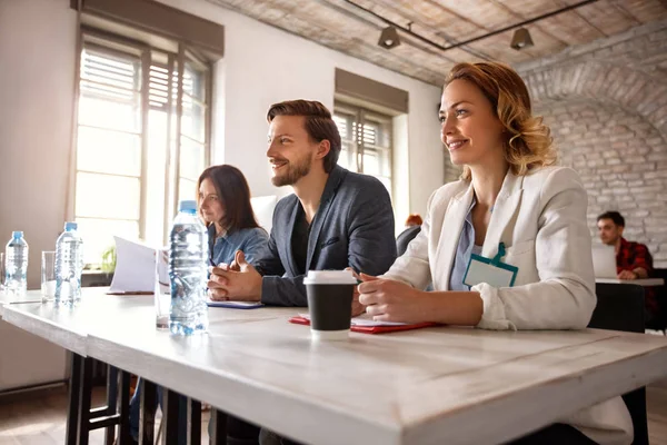 Şirket iş üzerinde çalışan ekip