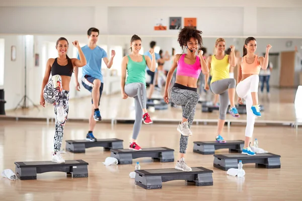 Fitness training in group — Stock Photo, Image