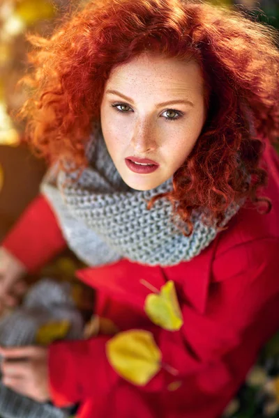 赤髪の女性 — ストック写真