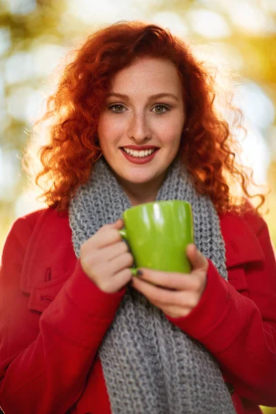 Girl with green cup in nature — Stock Photo, Image