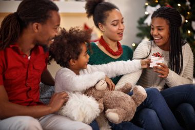 Noel hediyesi vermek