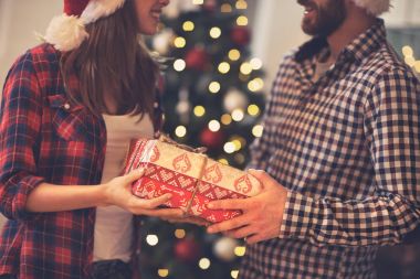 Kavram Noel elinde mevcut