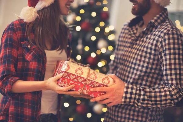 Kavram Noel elinde mevcut