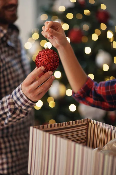 Coppia decorazione albero di Natale, concetto — Foto Stock
