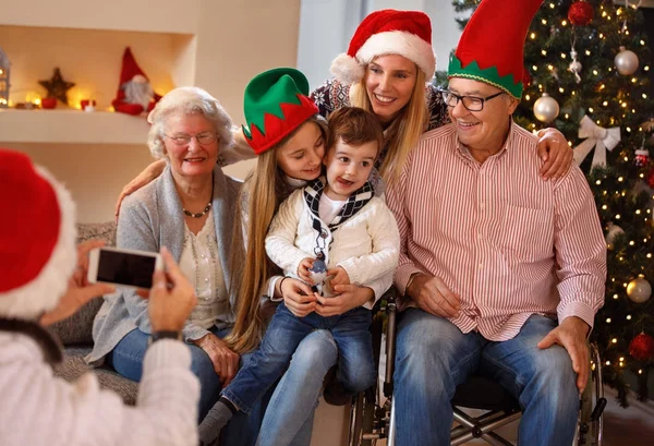 Pojem rodina, svátky, generace, vánoční a lidé — Stock fotografie