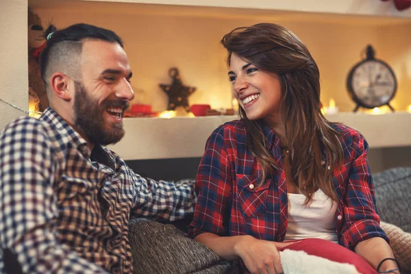 Casal de Natal em casa — Fotografia de Stock