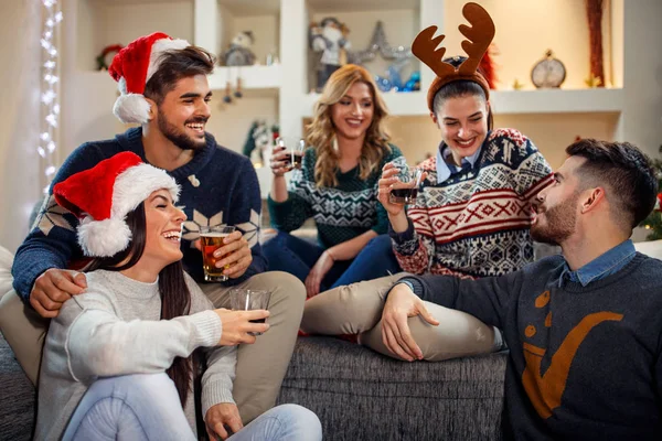 Young friends celebrate New Year together — Stock Photo, Image