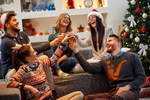 arkadaşının Noel partisi eğlenceli