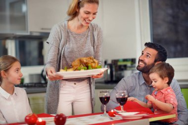 Noel yemeği, masada aile