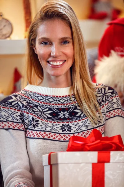 Portrait of beautiful female with Christmas gift — Stock Photo, Image