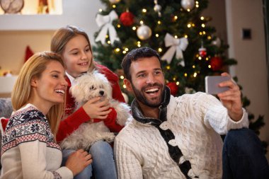 Mutlu aile Noel Selfie yapma