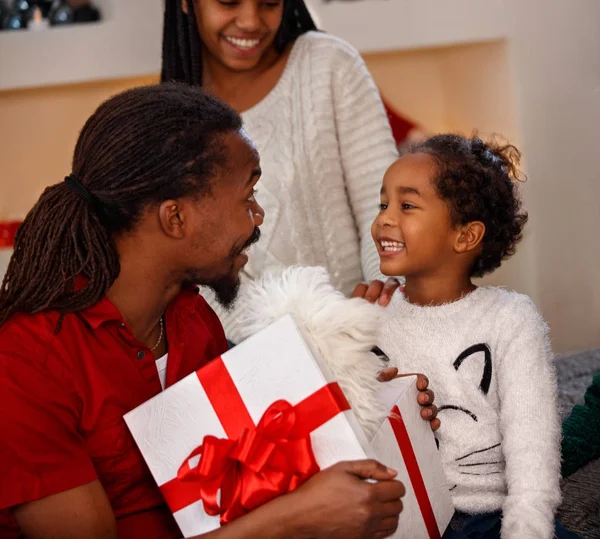 Aangename sfeer in de familie voor Kerstmis — Stockfoto