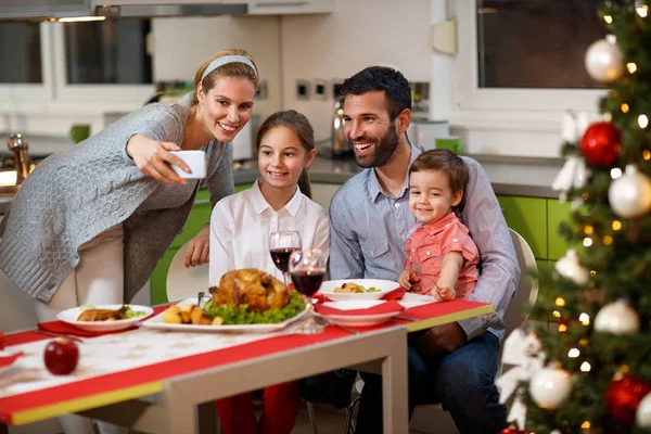 Selfie birlikte Noel masada