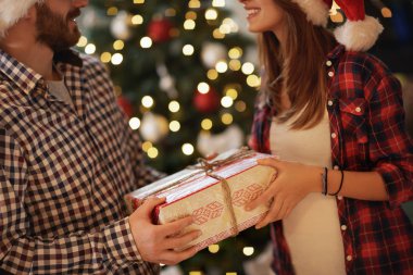 Noel hediye kutusunda, kavram