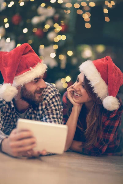 Kadın ve erkek aşk ilişkisi birlikte zevk