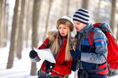 Dağcıların çift yol haritası üzerindeki arıyorsunuz