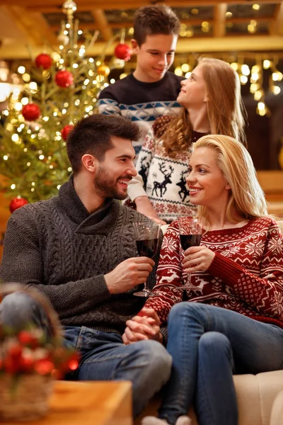 Vacaciones de Navidad en familia — Foto de Stock