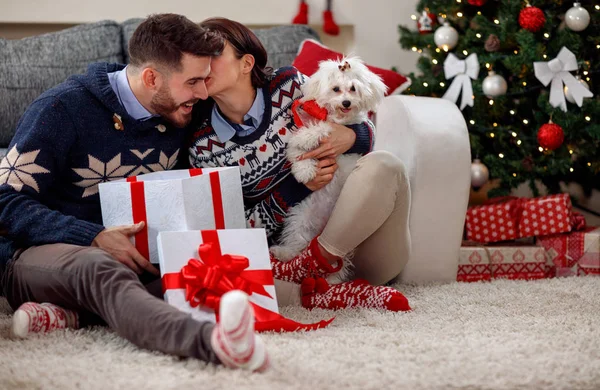 Paar, Weihnachten, Weihnachten, Winter, Glückskonzept — Stockfoto
