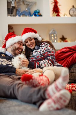 Bad ile onların köpek gece Noel zevk çift 