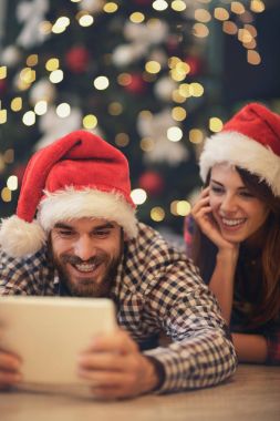 Noel için eğleniyor Çift