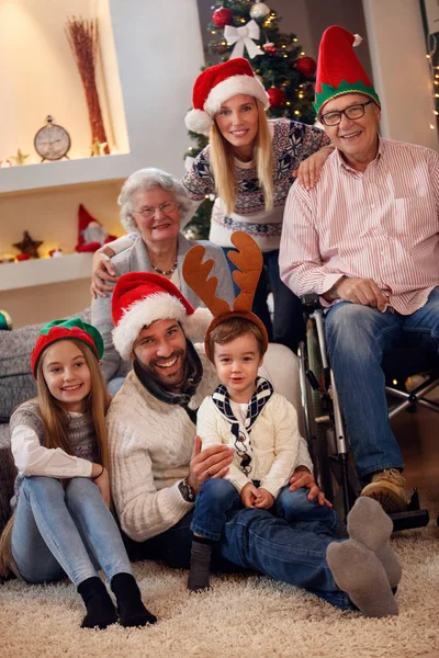 Familie, Urlaub, Generation, Weihnachten und Menschen-Konzept — Stockfoto