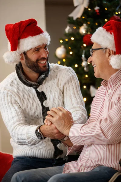 Nieto y abuelo juntos para Navidad — Foto de Stock