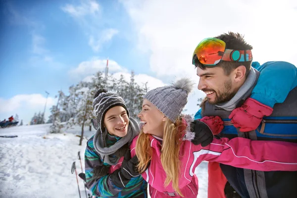 Family with children having fun on winter vacation — Stock Photo, Image