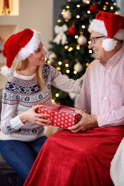 Cheerful daughter spending Christmas with elderly father — Stock Photo, Image