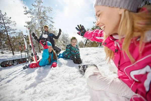 Family on winter holiday having fun — Stock Photo, Image